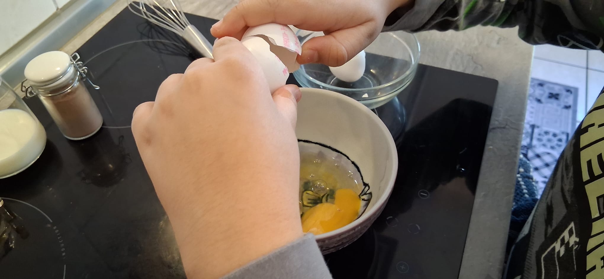 Wasser in den Topf füllen